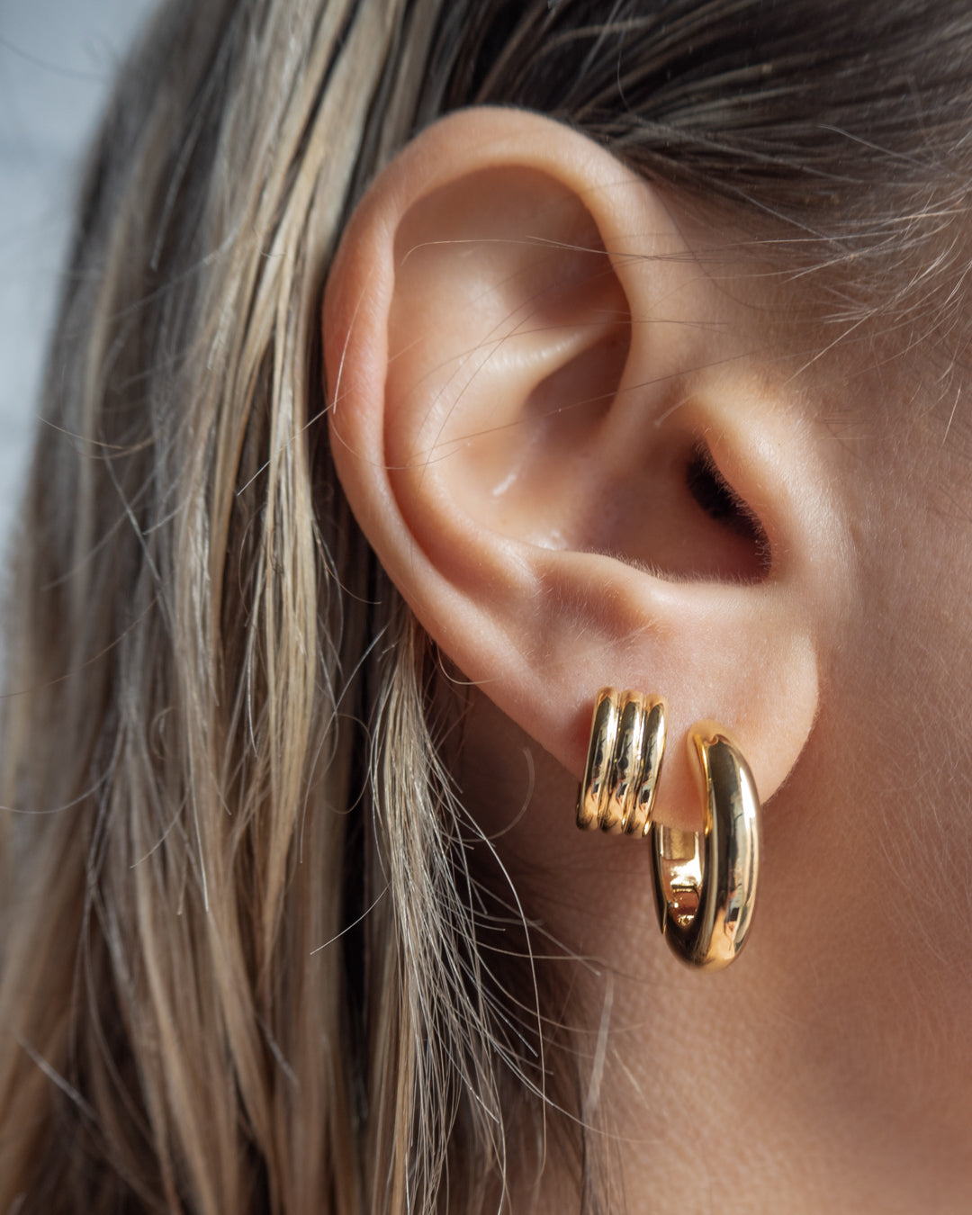 Carmella Huggies (20mm)- Gold