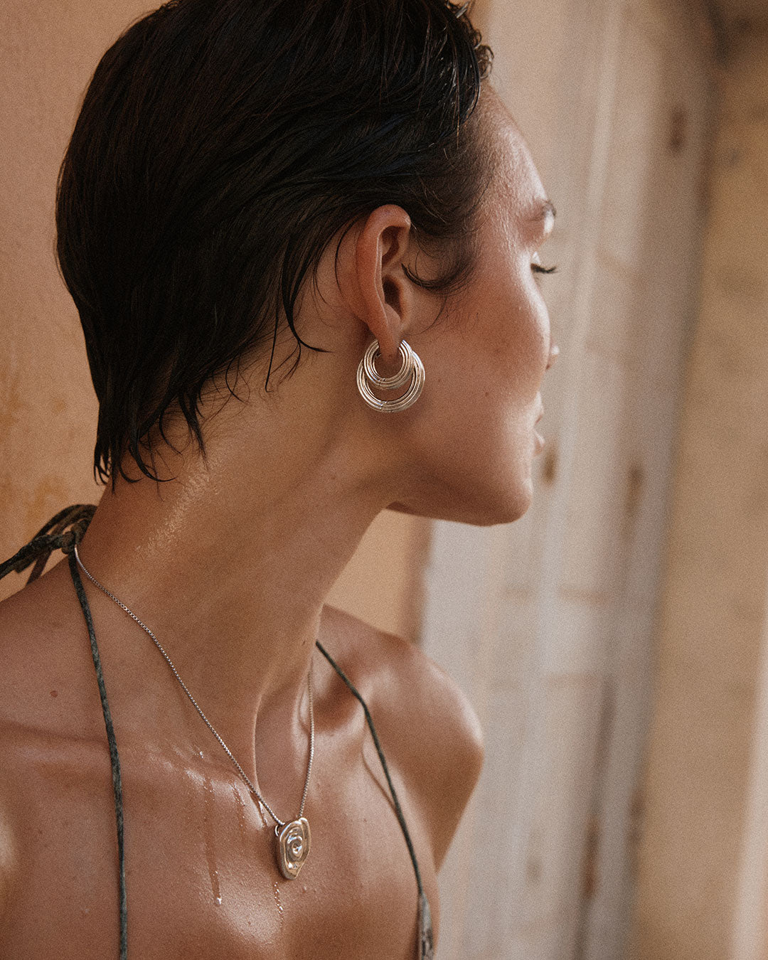 The Ridged Amalfi Hinge Hoops