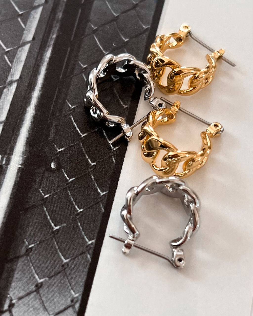 The Mini Louis Chain Hoops- Gold
