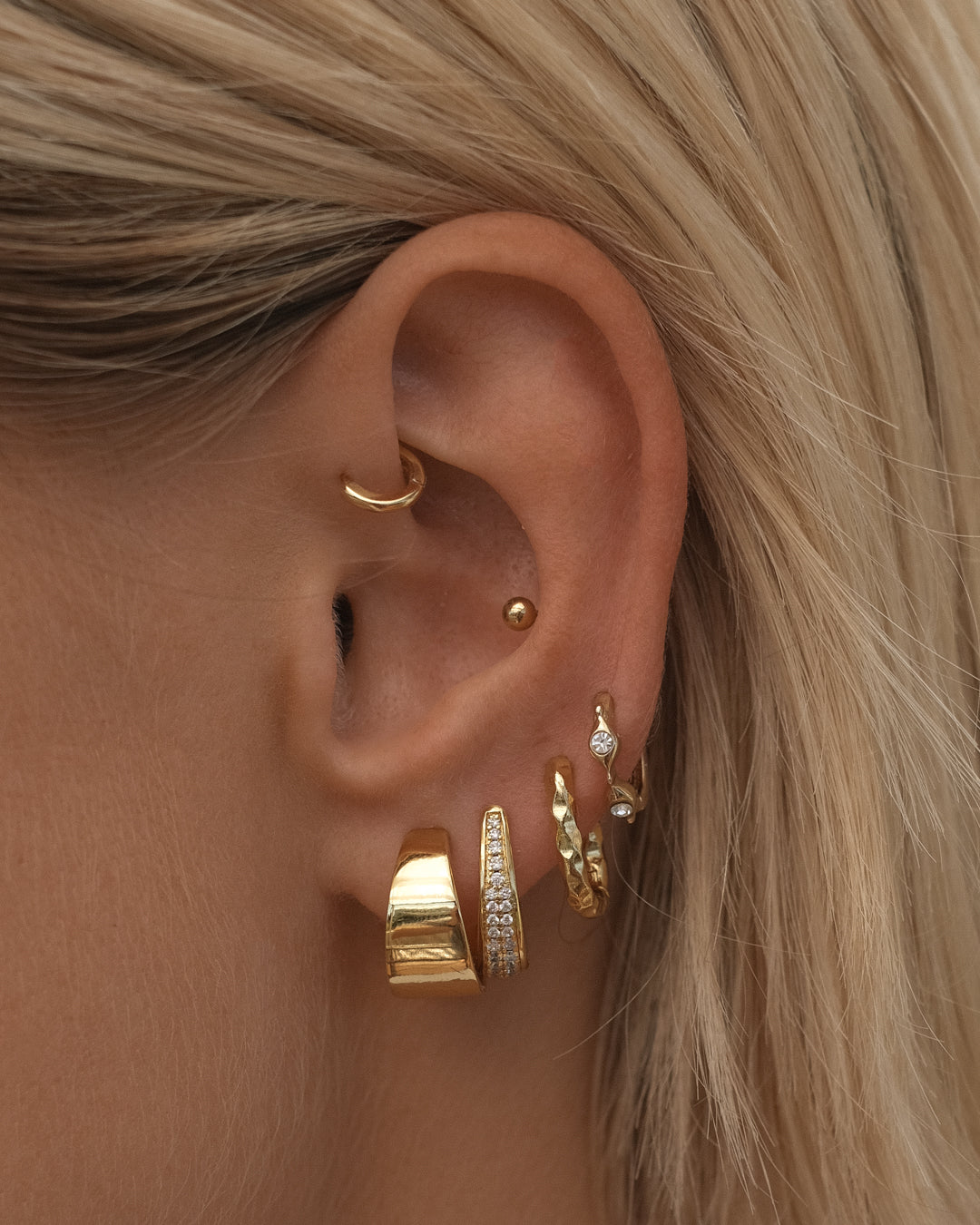Hammered Chain Link Huggies- Gold