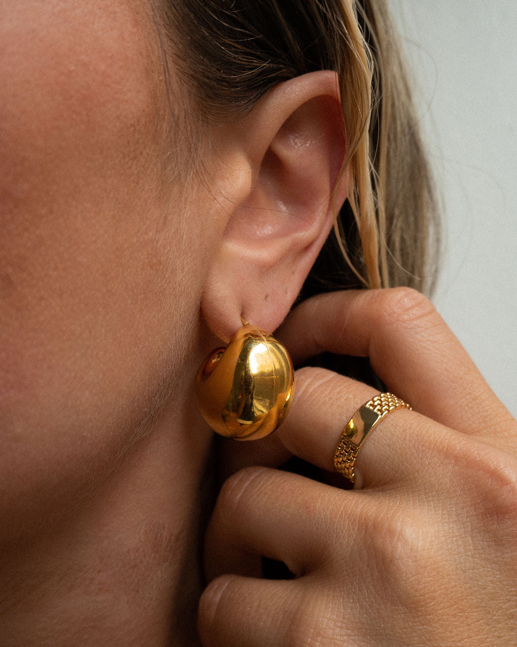 Lucia Hoops- Gold