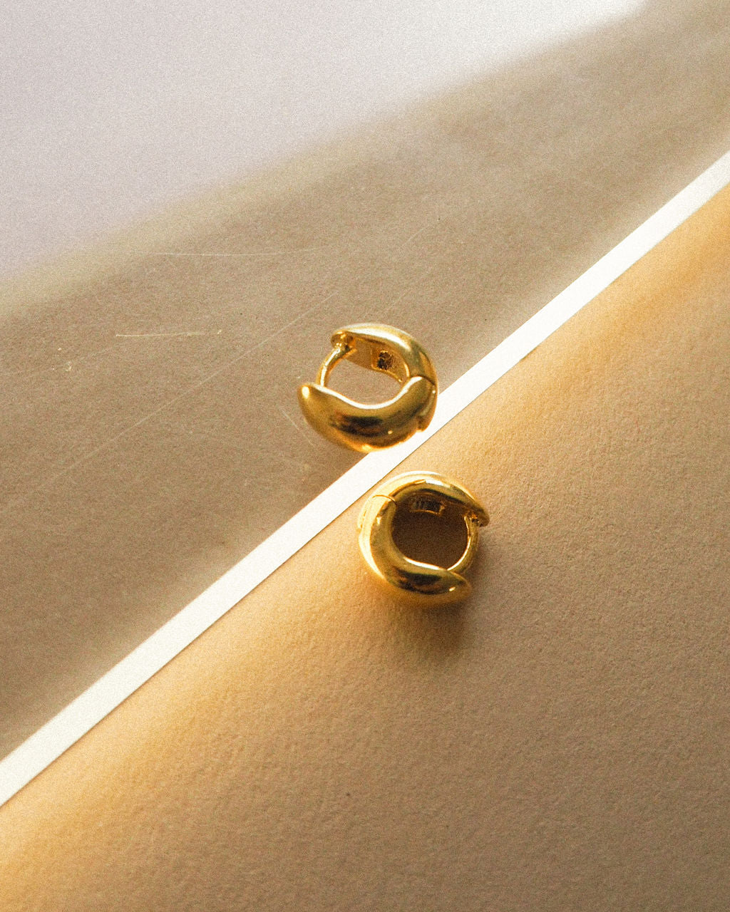 Mini Mirabella Huggies (9mm)- Gold
