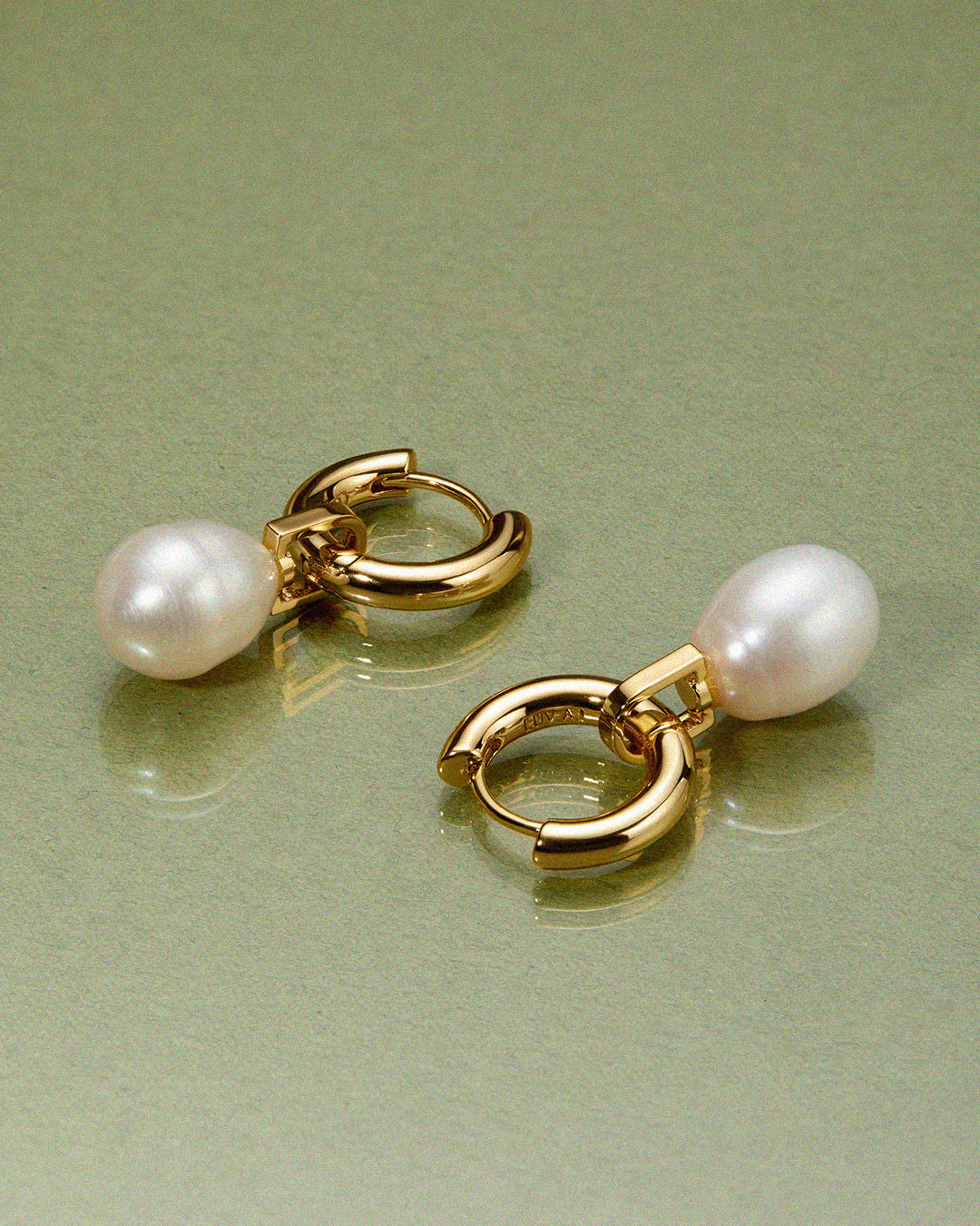 The White Pearl Amalfi Huggies